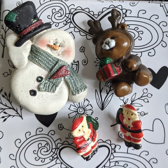 2 Christmas pins and vintage Santa earrings - Picture 1 of 7